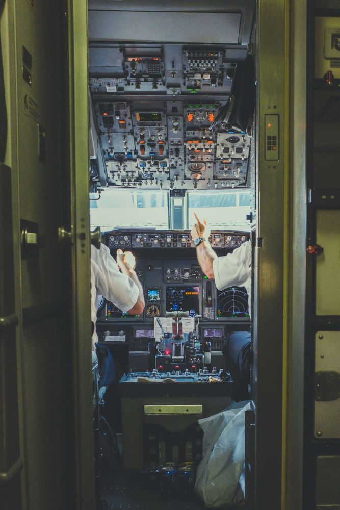 737 Flight Deck
